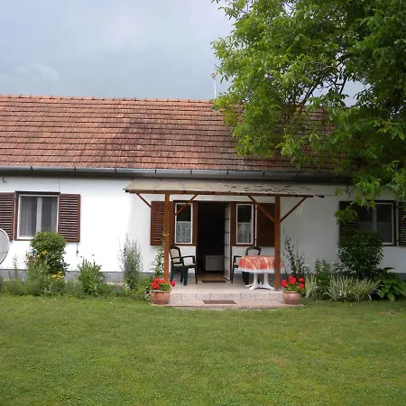 Apartment In 18127 *