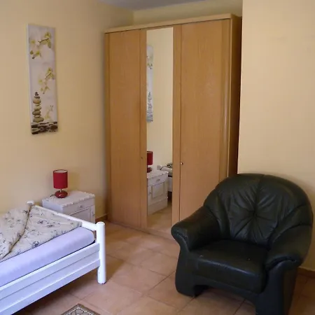 Apartment In 18127 *
